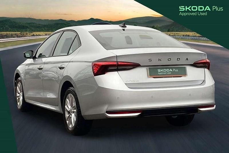 Used Skoda Octavia SE Technology 116 HP (85 kW) 2024 Brilliant silver metallic Hatchback