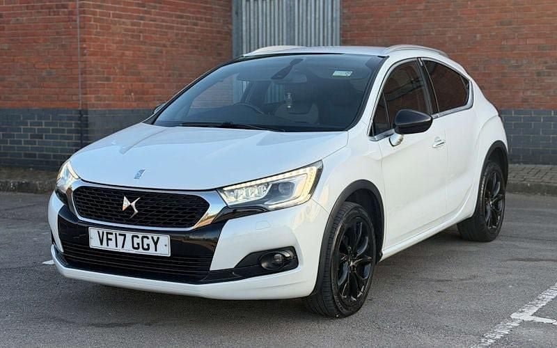 Used DS Automobiles DS4 120 HP (88 kW) 2017 White Hatchback