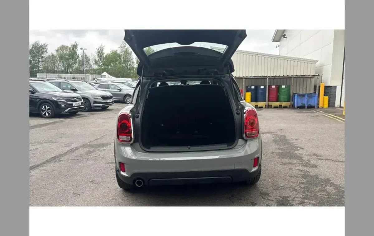 Usado Mini Cooper Countryman Classic 134 CV (98 kW) 2019 Gris SUV