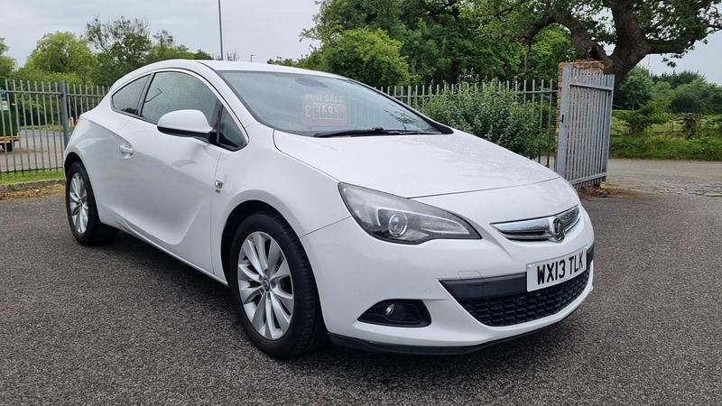 Second-hand Vauxhall Astra GTC SRi 140 CP (102 kW) 2013 Alb Hatchback