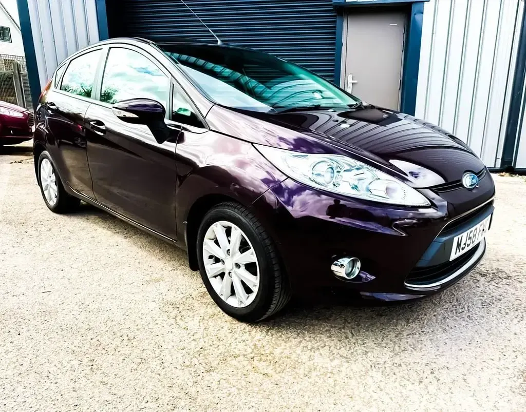 Używany Ford Fiesta Zetec 82 KM (60 kW) 2008 Czerwony Hatchback