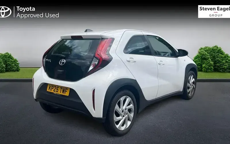 Used Toyota Aygo X PURE 72 HP (52 kW) 2025 White SUV