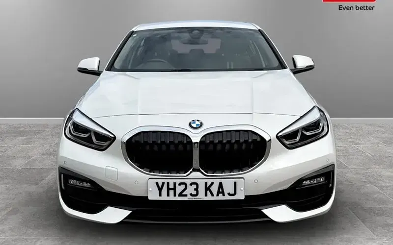 Used BMW 118 Sport Line 136 HP (100 kW) 2023 White Hatchback