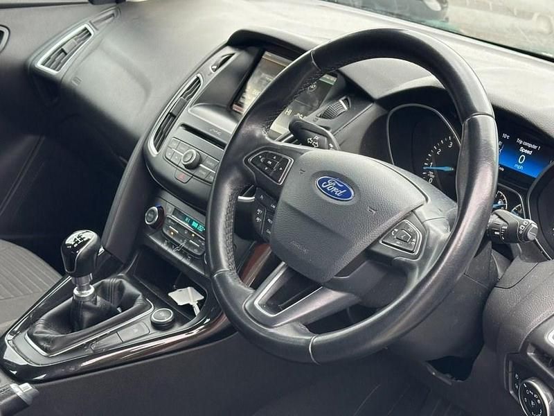 Used Ford Focus Titanium 125 HP (91 kW) 2016 White Hatchback