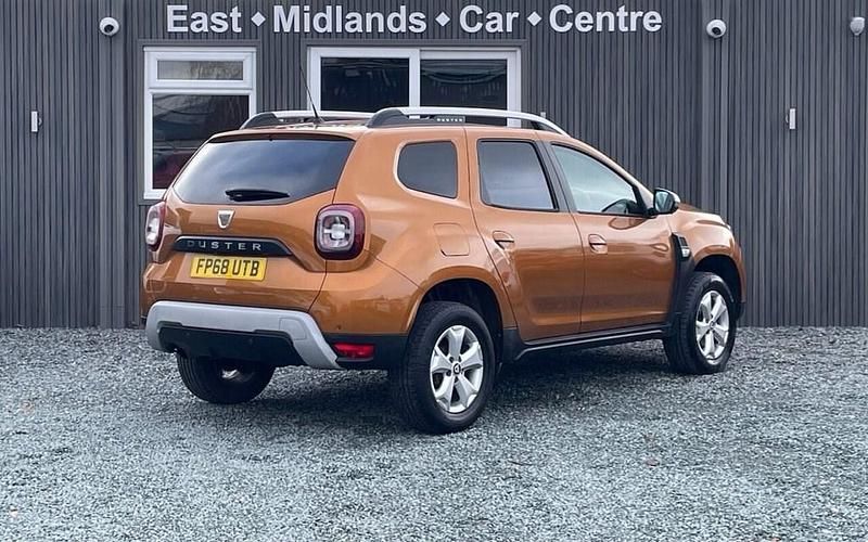 Used Dacia Duster Comfort 115 HP (84 kW) 2018 Orange Hatchback