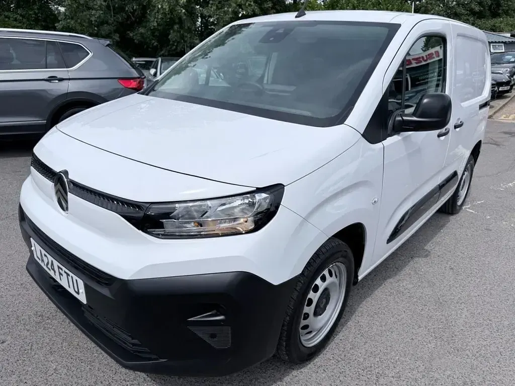 Used Citroën Berlingo 100 HP (73 kW) 2024 White MPV
