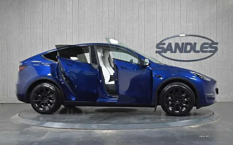 Used Tesla Model Y Long Range AWD 286 kW (389 HP) 2022 Blue SUV