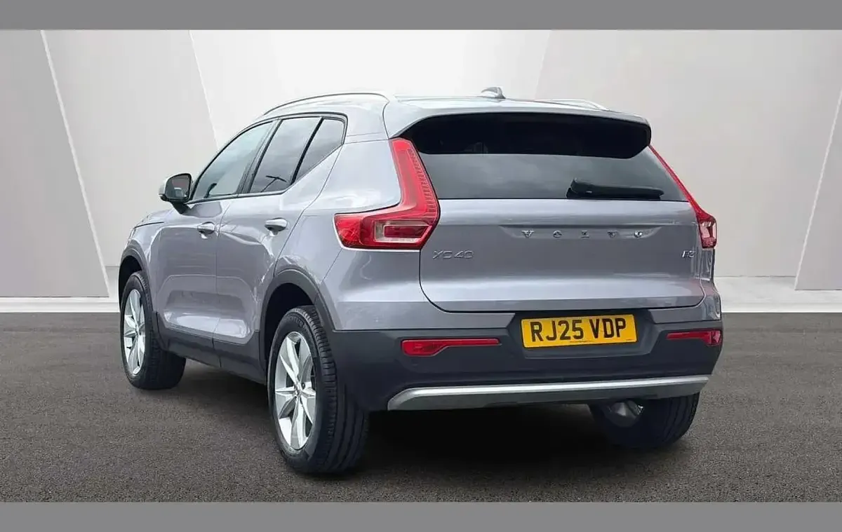 Used Volvo XC40 Core 161 HP (118 kW) 2025 Silver SUV