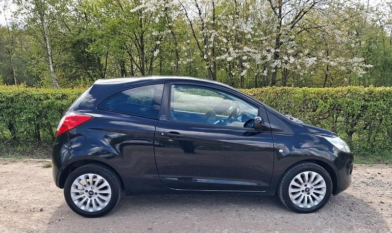 Używany Ford Ka Zetec 69 KM (50 kW) 2015 Czarny Hatchback