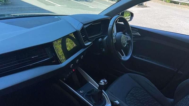 Usado Audi A1 Sport 110 HP (80 kW) 2022 Cinzento SUV