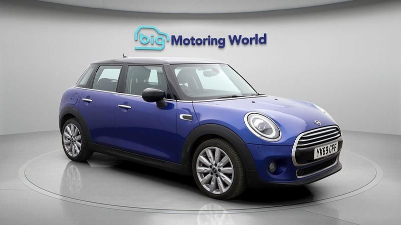 Usado Mini Cooper Exclusive 134 HP (98 kW) 2020 Citadino