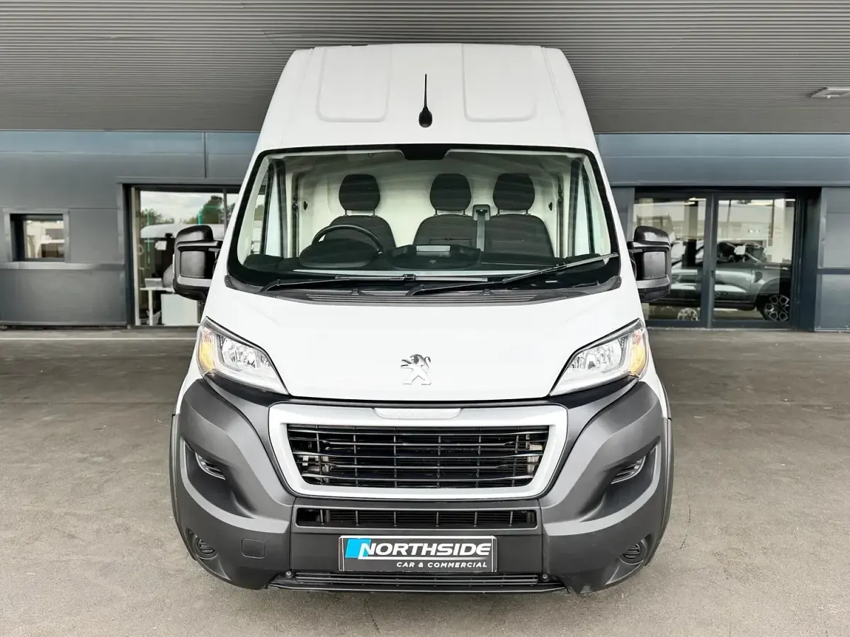 Used Peugeot Boxer Premium 140 HP (102 kW) 2023 White Van