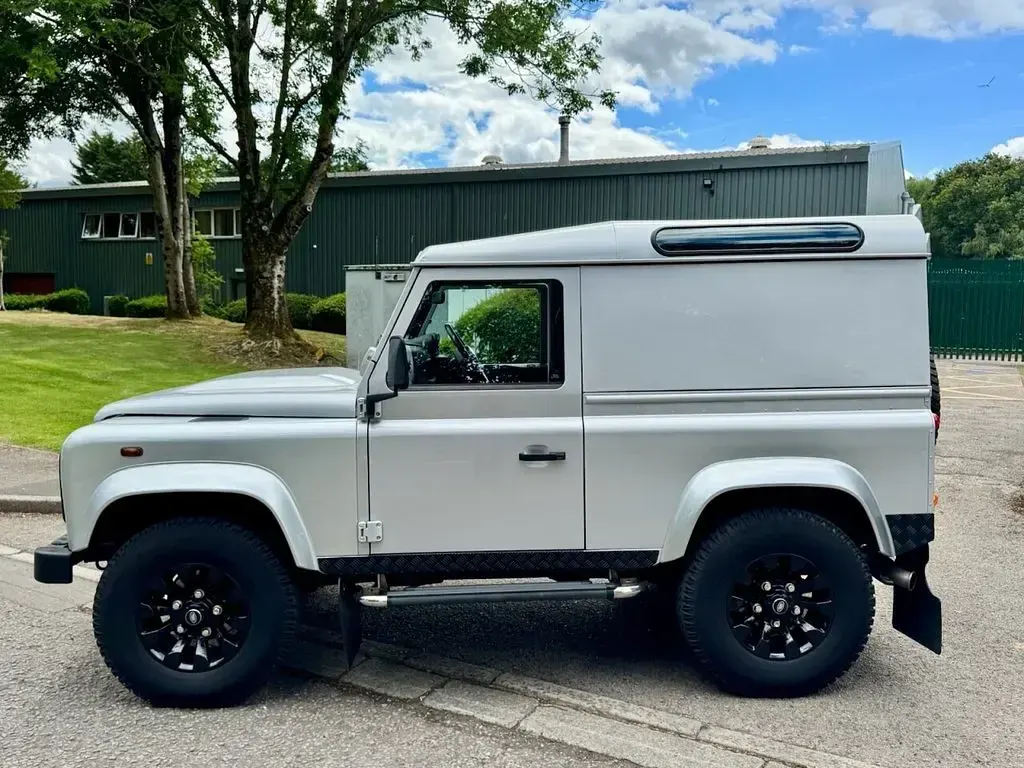 Used Land Rover Defender 122 HP (89 kW) 2011 Silver Hatchback