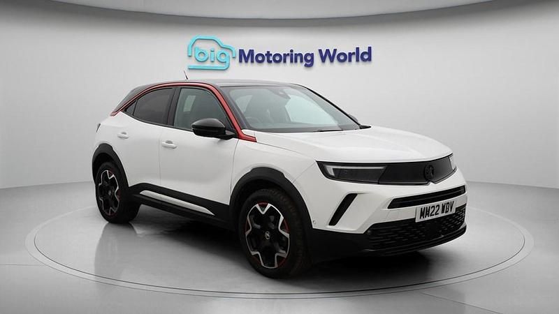 Used Vauxhall Mokka SRi 130 HP (95 kW) 2022 White SUV