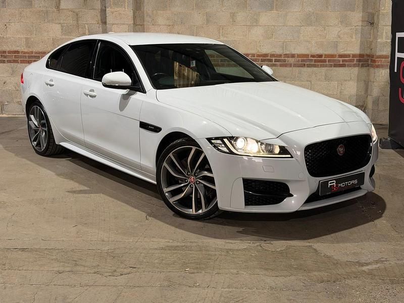 Used Jaguar XF R-Sport 180 HP (132 kW) 2018 White Sedan