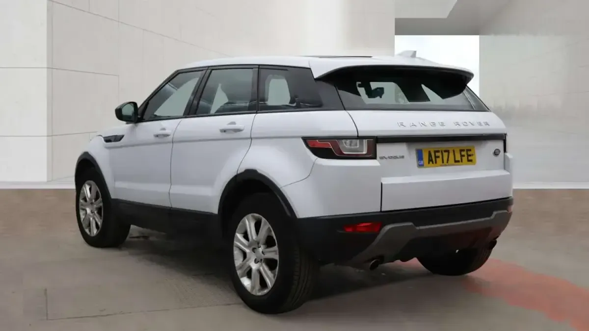 Used Land Rover Range Rover evoque SE 2017 White Estate