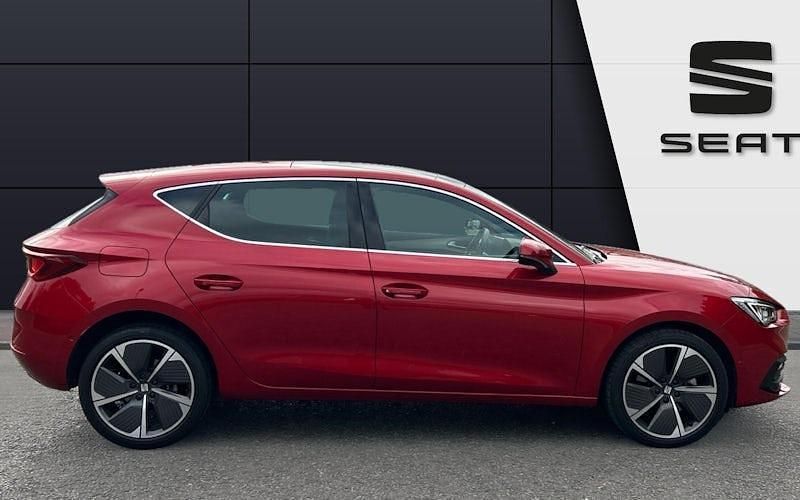 Used Seat Leon XCELLENCE Lux 190 HP (139 kW) 2021 Red Hatchback