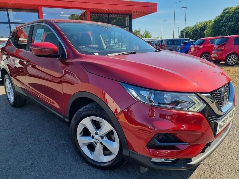 Red Used 2019 Nissan Qashqai Acenta Premium SUV | £10,995 (Fair price) - Image 1/4