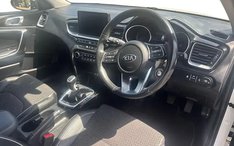 Used Kia Ceed 140 HP (102 kW) 2019 White Hatchback