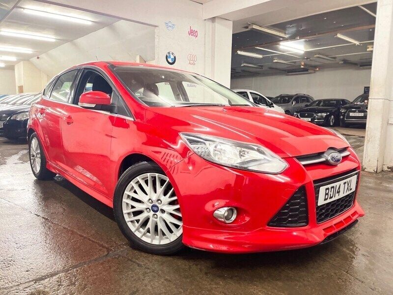 Red Used 2014 Ford Focus Zetec Hatchback | £3,995 (Fair price) - Image 1/4