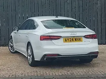 Begagnad Audi A5 Sport 150 HK (110 kW) 2024 Vit Halvkombi