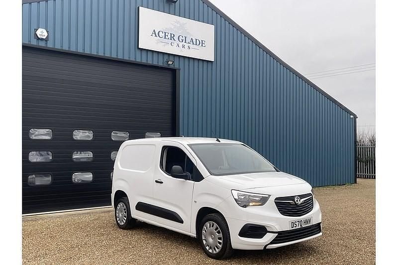 White Used 2020 Vauxhall Combo Sportive MPV | £7,990 (Good price) - Image 1/4