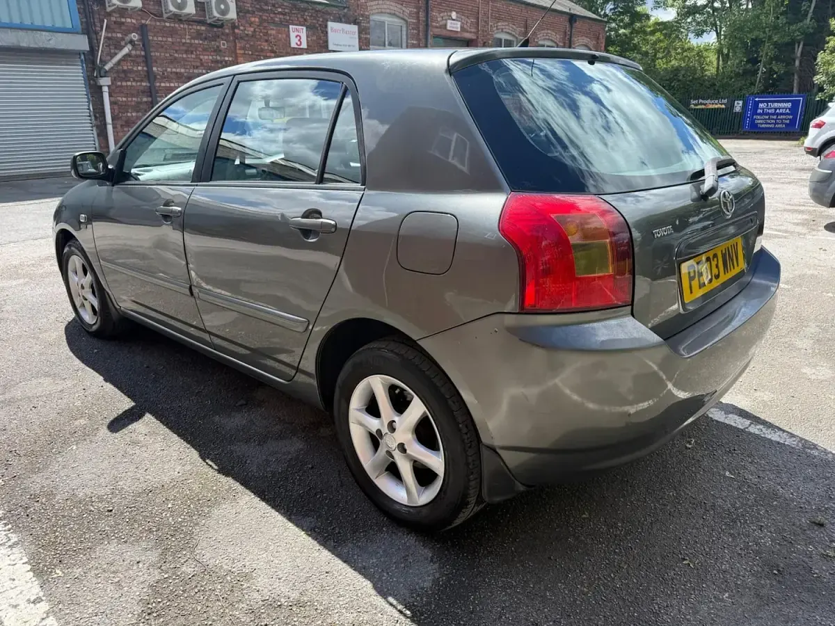 Used Toyota Corolla 97 HP (71 kW) 2003 Grey Hatchback