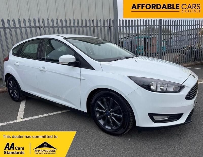 Used Ford Focus Titanium 120 HP (88 kW) 2017 White Hatchback