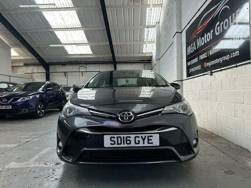 Used Toyota Avensis Business Edition 112 HP (82 kW) 2016 Grey Sedan