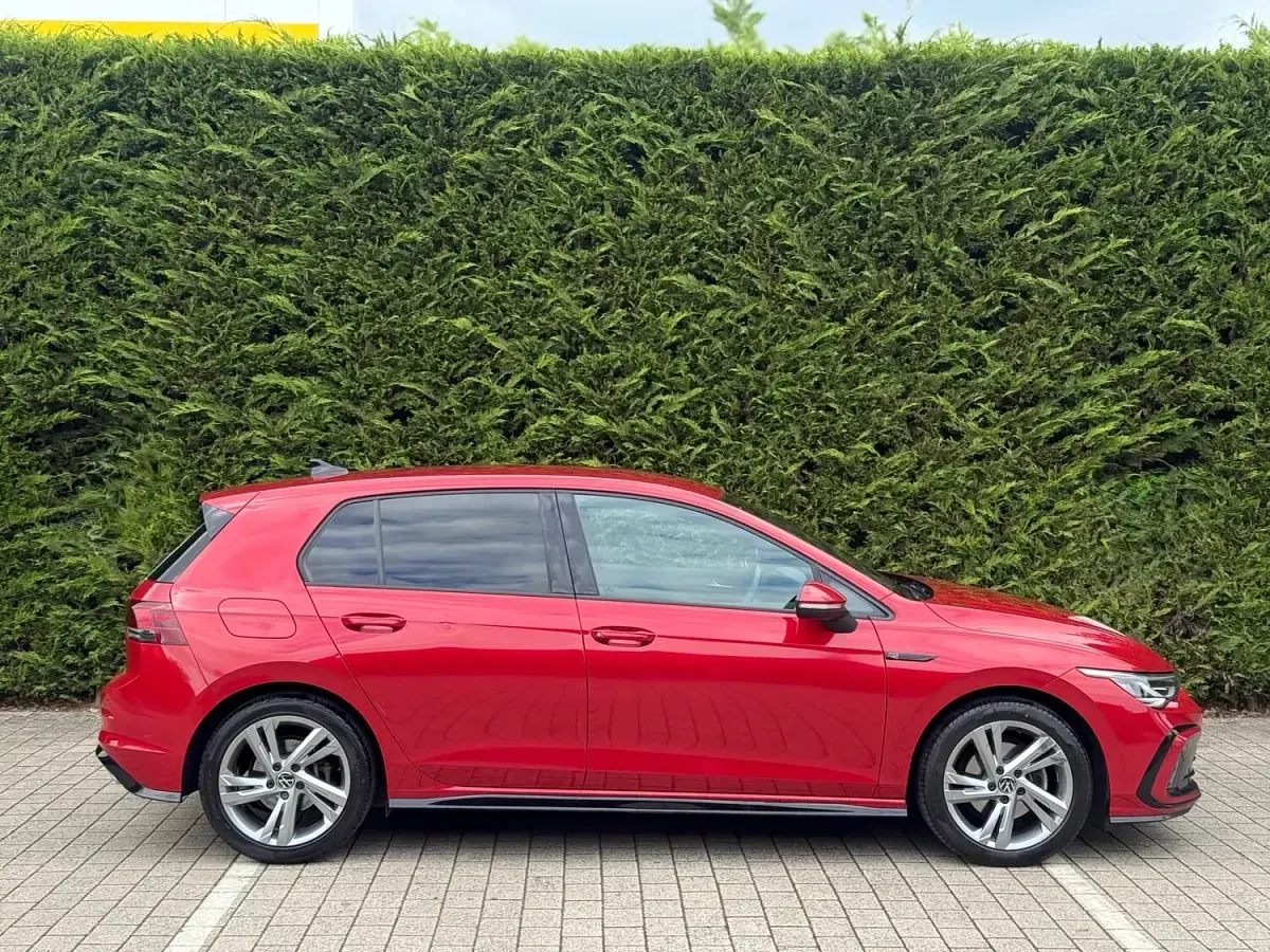 Begagnad VW Golf VII R-line 150 HK (110 kW) 2021 Röd Halvkombi