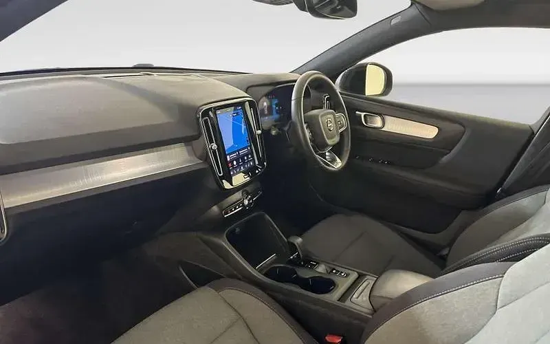 Used Volvo XC40 Core 163 HP (119 kW) 2022 Black SUV