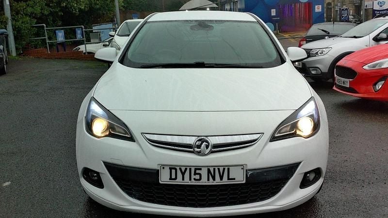 Used Vauxhall Astra GTC SRi 2015 White Hatchback