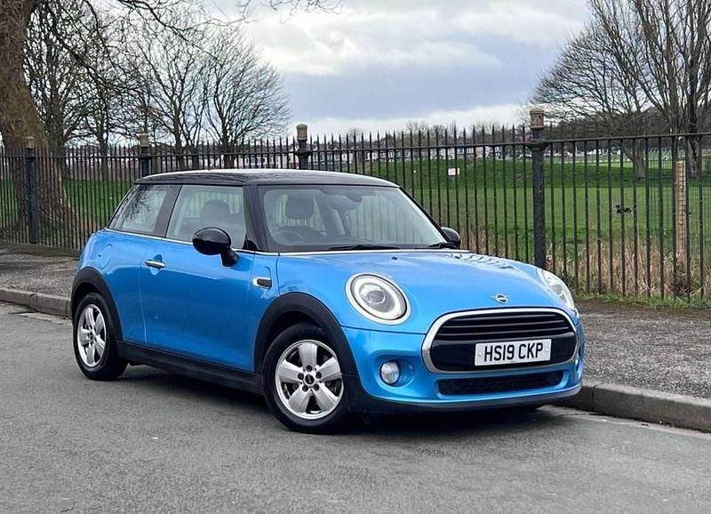 Begagnad Mini Cooper Classic 2019 Blå Halvkombi