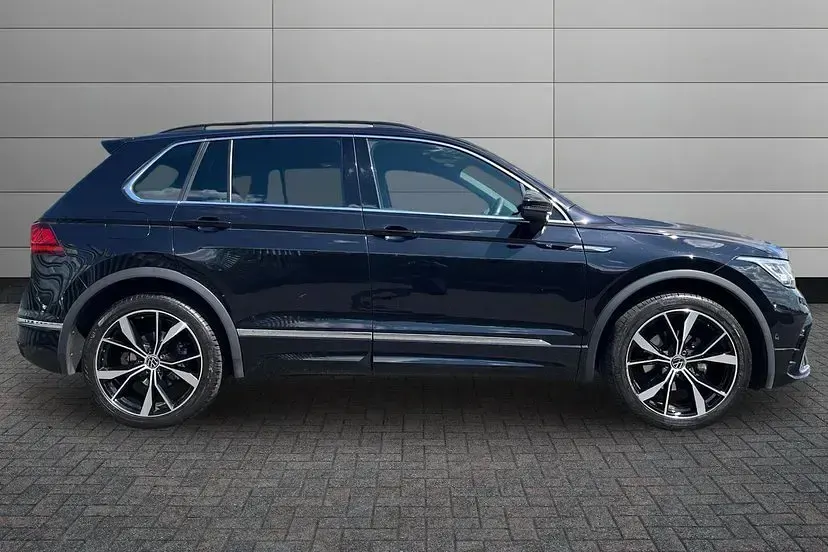 Used VW Tiguan R-line 150 HP (110 kW) 2023 Deep black pearl SUV