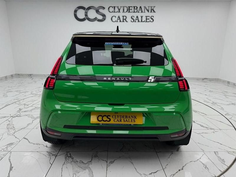 Used Renault 5 E-Tech Komfort 110 kW (150 HP) 2025 Green Hatchback