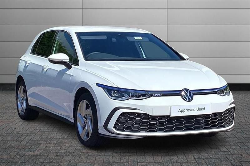 Pure white New 2025 VW Golf VIII GTE Hatchback | £29,095 (Good price) - Image 1/4