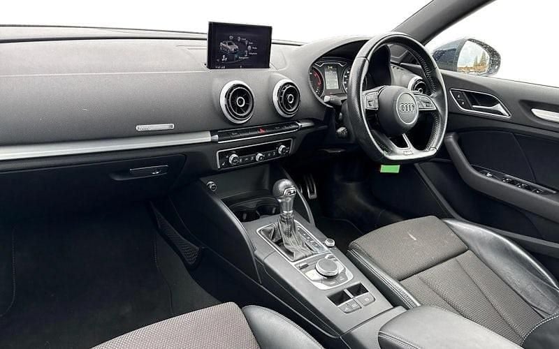 Usado Audi A3 Cabriolet S-Line 150 HP (110 kW) 2017 Azul Cabrios