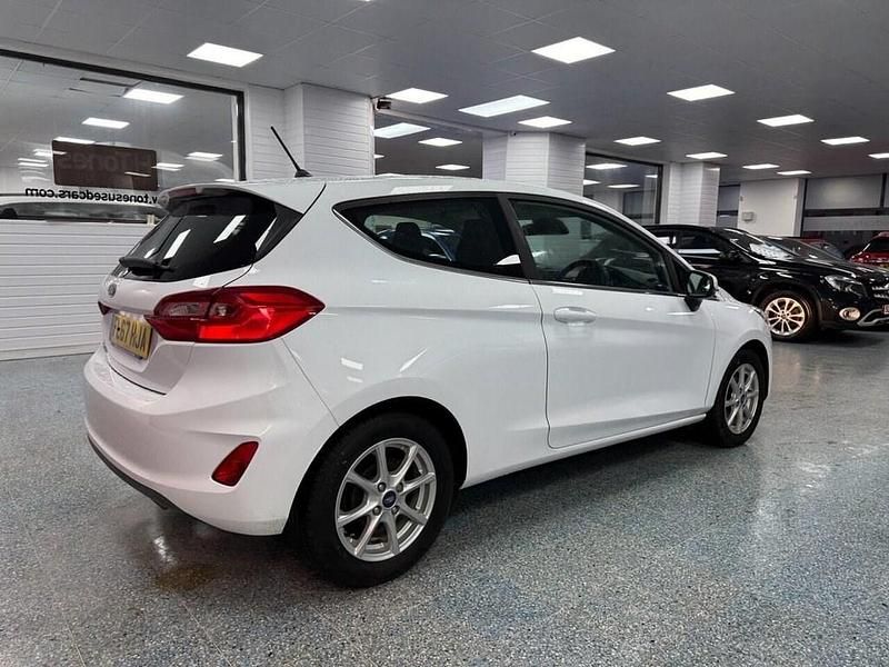 Second-hand Ford Fiesta Zetec 70 CP (51 kW) 2017 Alb Hatchback