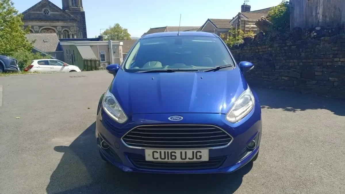 Begagnad Ford Fiesta Titanium 125 HK (91 kW) 2016 Blå Halvkombi