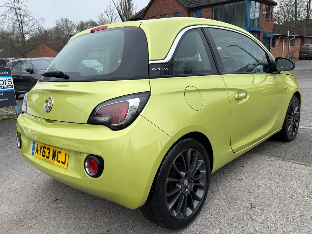 Begagnad Vauxhall Adam Glam 70 HK (51 kW) 2013 Gul Halvkombi