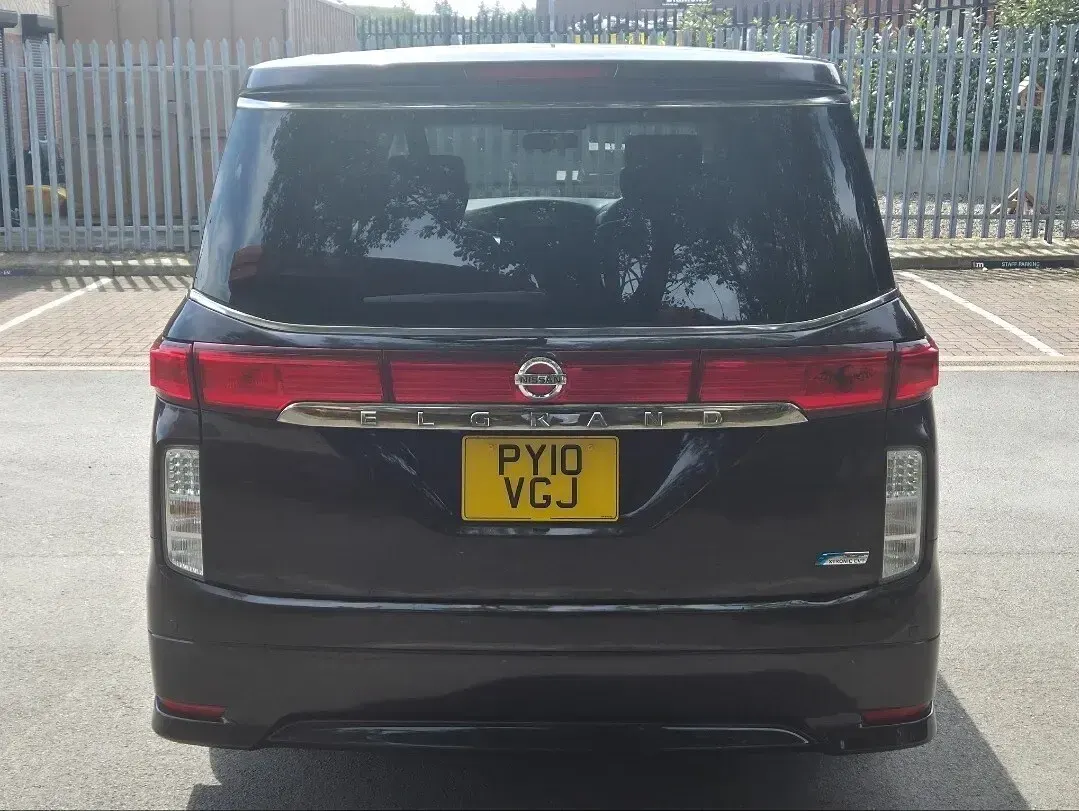Usado Nissan Elgrand 2021 Marrón Monovolumen