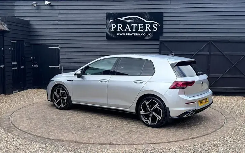 Usado VW Golf VIII R-line 150 CV (110 kW) 2023 Plateado Utilitario