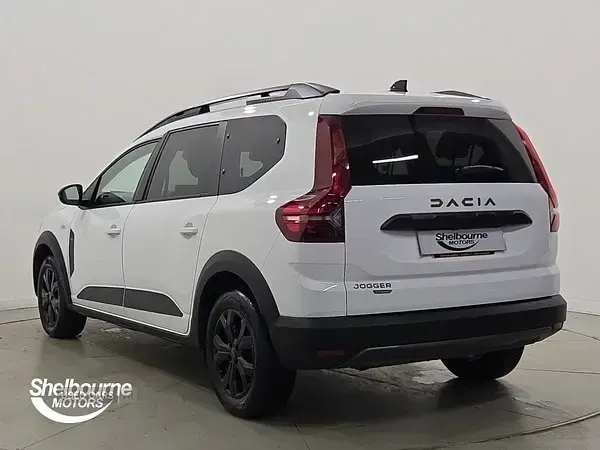 Begagnad Dacia Jogger Extreme 141 HK (103 kW) 2024 Vit Minibuss