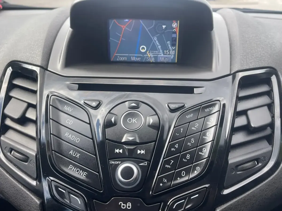 Begagnad Ford Fiesta Zetec 2016 Grå Halvkombi
