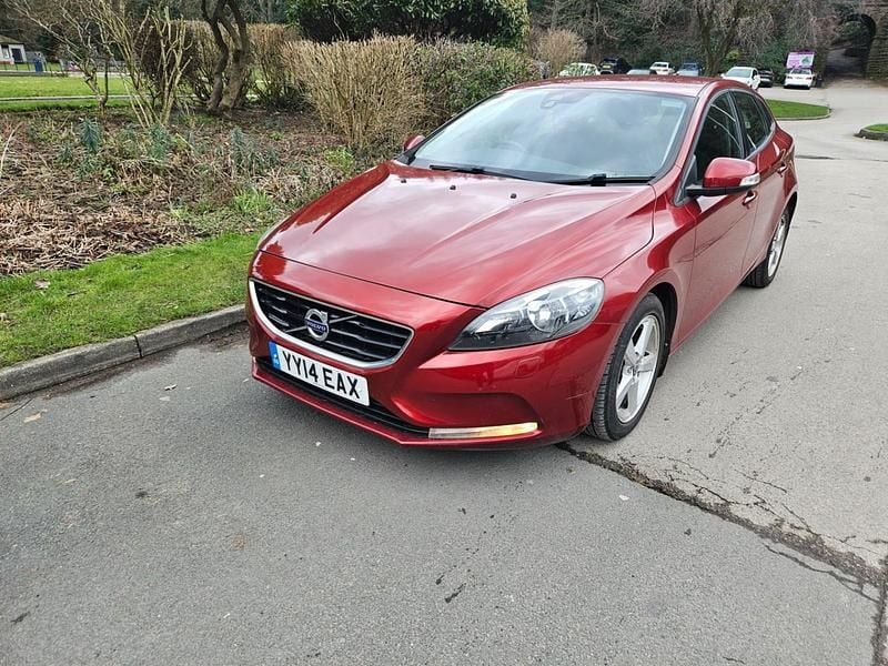 Used Volvo V40 2014 Red Hatchback