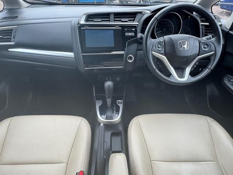 Begagnad Honda Jazz EX 102 HK (75 kW) 2018 Silver Halvkombi