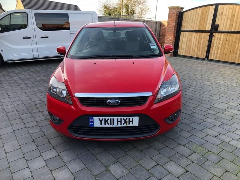 Used Ford Focus Zetec 99 HP (72 kW) 2011 Red Hatchback