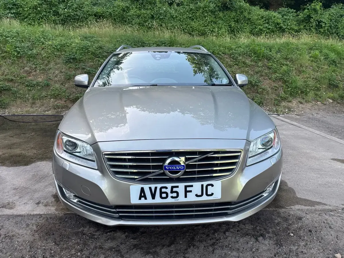 Used Volvo V70 SE Lux 181 HP (133 kW) 2015 Gold Estate