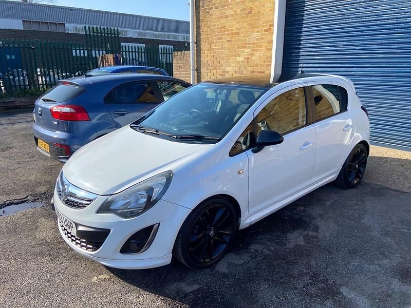Used Vauxhall Corsa Edition 85 HP (62 kW) 2014 White Hatchback
