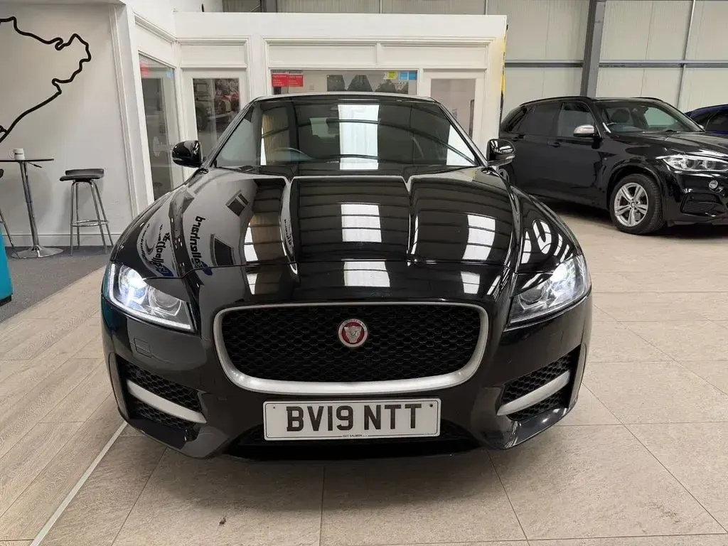 Used Jaguar XF R-Sport 180 HP (132 kW) 2019 Black Sedan